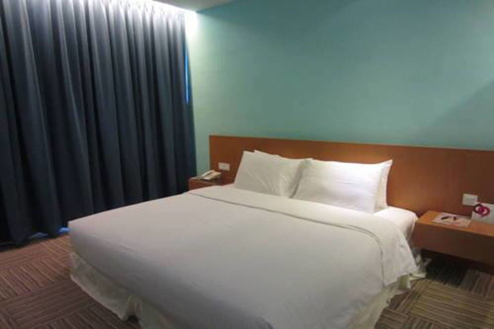 Apple Hotel Times Square Джордж Таун Екстериор снимка